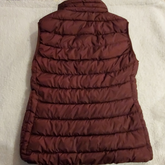 Champion Womens Puffer Vest - Picture 6 of 7